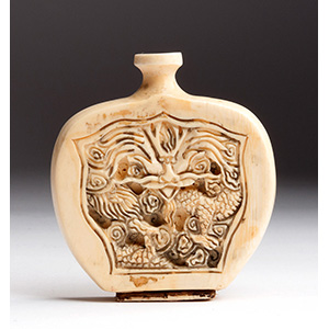 Carved dragon Ivory snuff bottle; ... 