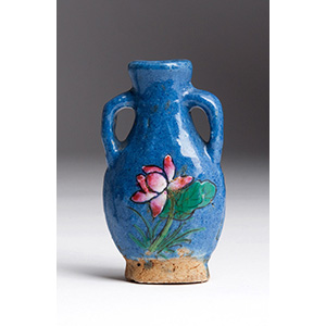 Painted ceramic snuff bottle; XX ... 