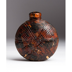 Carved amber snuff bottle;
XX ... 