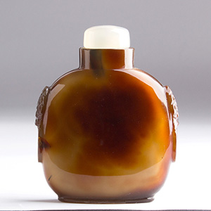Carved chalcedony snuff bottle; XX ... 