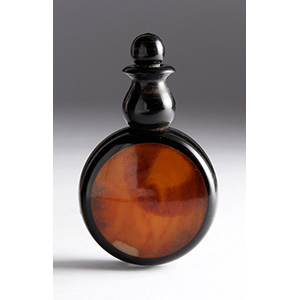 Carved horn snuff bottle;
XX ... 