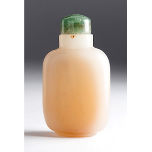 White jade snuff bottle;
XX ... 