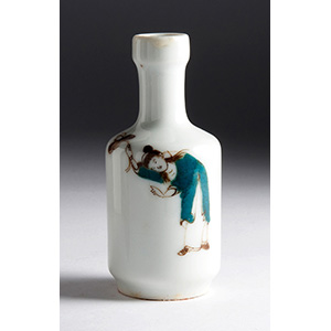Painted porcelain snuff bottle;
XX ... 