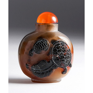 Carved chalcedony snuff bottle;; ... 