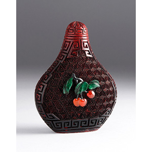 Carved lacquer snuff bottle;
XX ... 