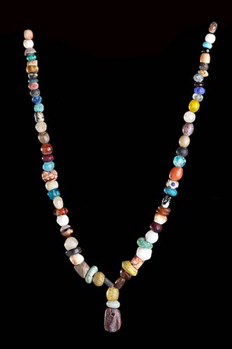 A GLASS AND STONE BEADS NECKLACE ... 