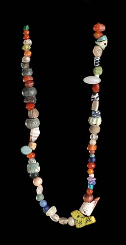 A GLASS AND STONE BEADS NECKLACE56 ... 