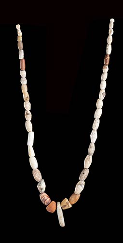A STONE BEADS NECKLACE58 ... 