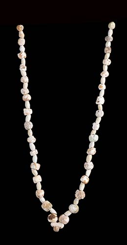 A CALCIFIED STONE BEADS NECKLACE59 ... 
