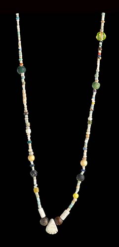 A STONE AND GLASS BEADS NECKLACE48 ... 