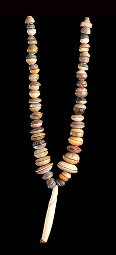 AN INCISED POTTERY BEADS NECKLACE ... 