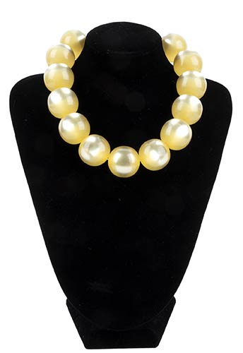 VALENTINO RESIN PEARLS NECKLACE ... 