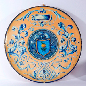 Gentilizio ceramic plate with emblem and ... 