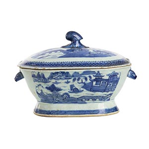 A BLUE-AND-WHITE PORCELAIN TUREEN AND ... 