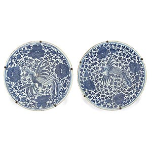 A PAIR OF PORCELAIN DISHES China, 20th ... 
