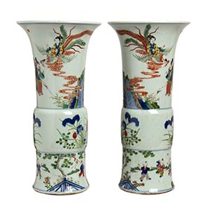 A PAIR OF WUCAI PORCELAIN BALUSTER ... 