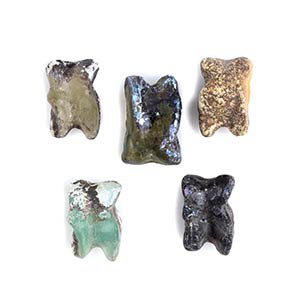 Collection of five Roman glass knucklebones, ... 