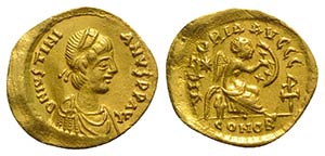 Justinian I (527-565). AV Semissis (17mm, ... 