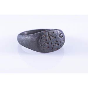 Roman Bronze Ring with incised Seal, 2nd - ... 