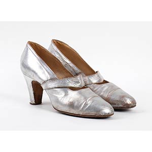 MARY JANE SHOESLate 20sSilver leather Mary ... 