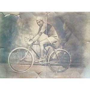 Cyclist Portrait, ca 1925Ingrandimento su ... 