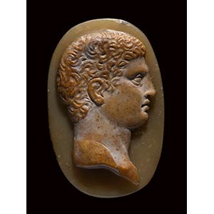 A neoclassical agate cameo. Bust of ... 