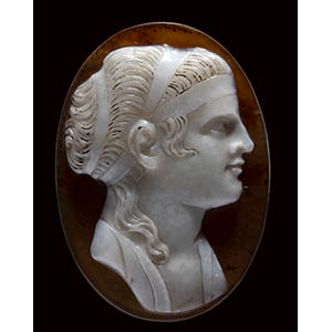 A neoclassical agate cameo. Female bust. ... 
