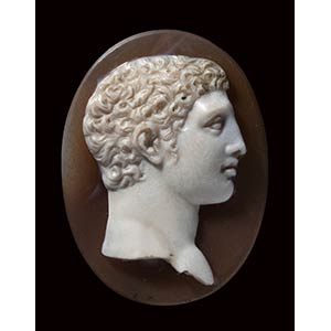 A neoclassical agate cameo. Bust of ... 