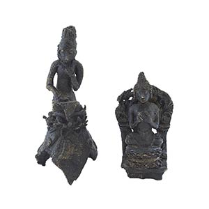 TWO INDONESIAN BRONZE FINIALS


10,5 and 14 ... 