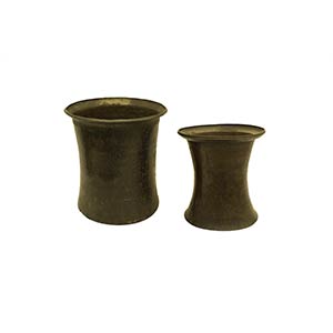 TWO INDONESIAN BRONZE CONTAINERS 

20,5 x 18 ... 