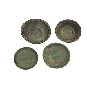 FOUR INDONESIAN BRONZE TRAYS
the larger 6,5 ... 