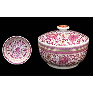 A QING DYNASTY FAMILLE ROSE TUREEN WITH ... 