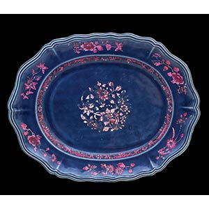 A LARGE QING DYNASTY BLUE AND RED TRAY WITH ... 