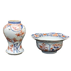 A JAPANESE IMARI SPITTOON AND A JAPANESE ... 