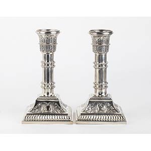 Coppia di candelieri neoclassici in argento ... 