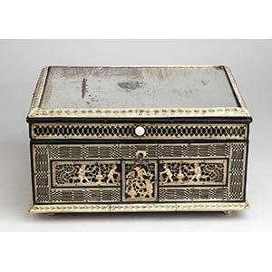 A Russian ivory sewing box - 19th ... 