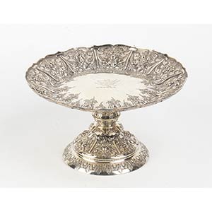 An English Victorian sterling silver tazza - ... 