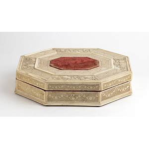 A Russian ivory box for card games - ... 