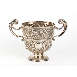An Irish Georgian sterling silver cup - ... 