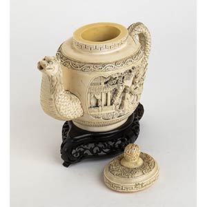 A Chinesen ivory teapot - Qing ... 