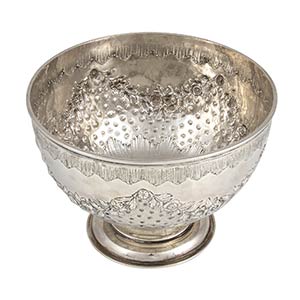 An English sterling silver bowl - ... 