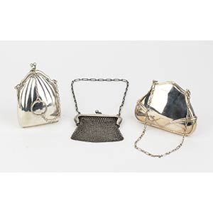  A set of three silver ladys coin purse - ... 