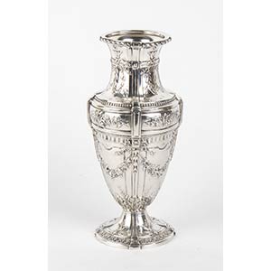 A French silver 950/1000 vase - late 19th ... 