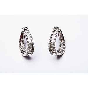 DIAMONDS EARRINGS  Pair of earrings made in ... 