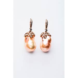 EARRINGS WITH BAROQUE PEARLS  Pair of ... 