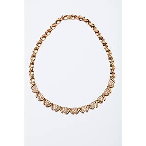 GOLD AND BRILLIANT COLLIER  Collier made in ... 