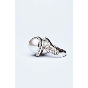 SOUTH SEA PEARL RING

Handcrafted  ... 