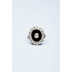 FLOWER RING WITH ONYX AND ... 