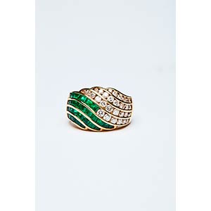 RING WITH EMERALDS AND BRILLIANT CUT ... 