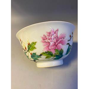 A FAMILLE ROSE PORCELAIN BOWLChina, 20th ... 